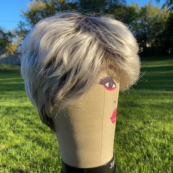 Platinum/Silver Pixie Cut Wig!! 🤍🤍🤍 - Picture 6 of 6